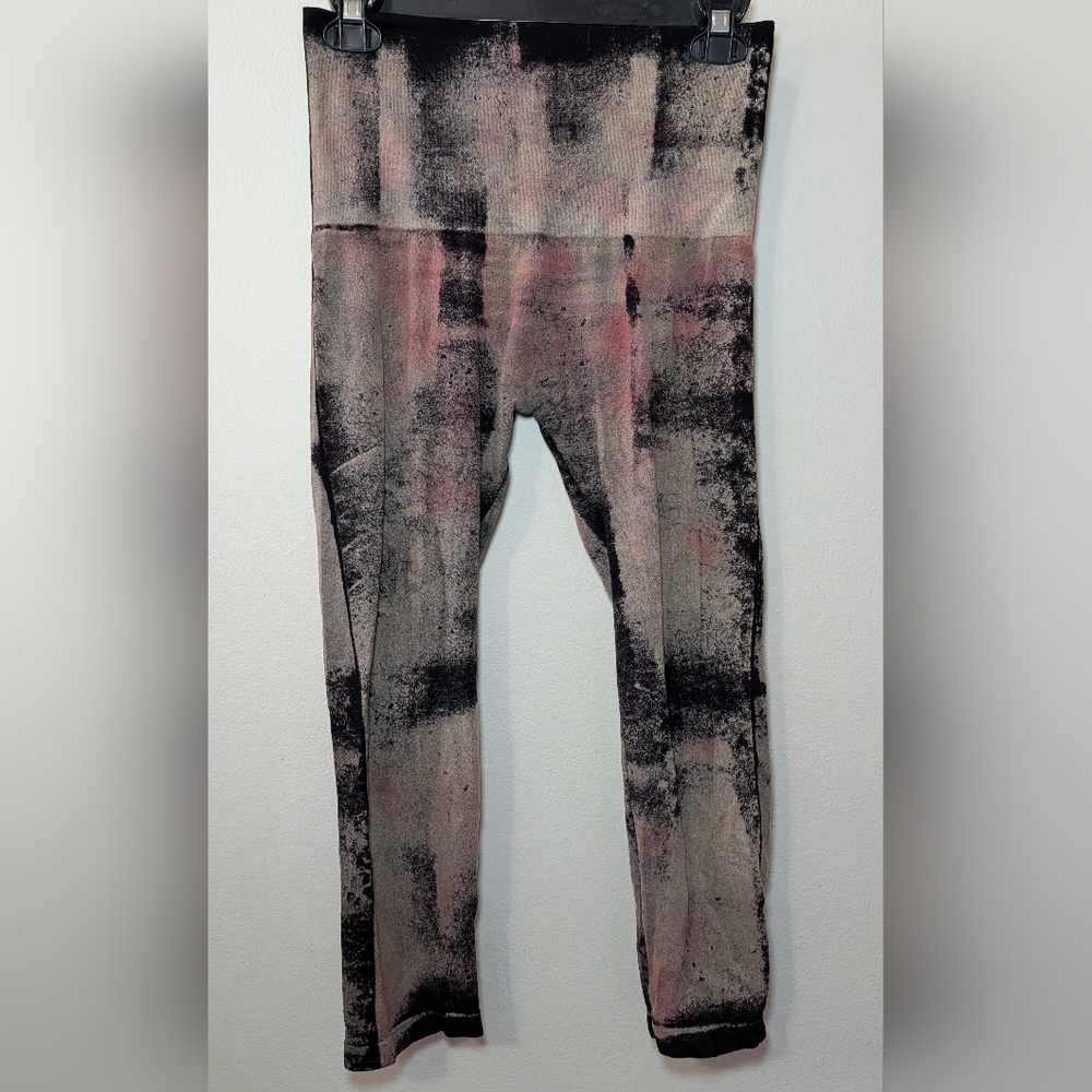 M. Rena Seamless Printed Leggings Black Tan Tummy Tuck Waistband Womens One Size